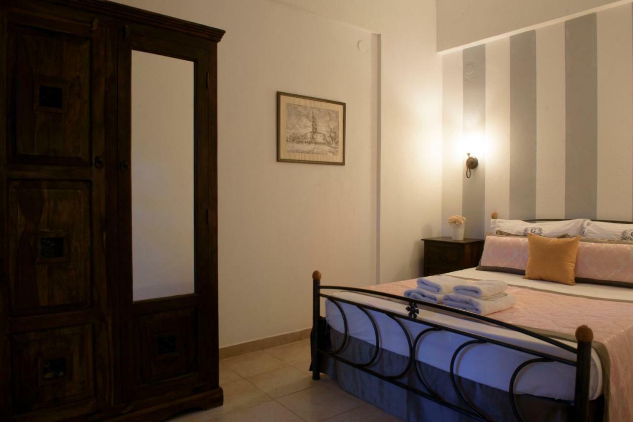 Apart Boutique Giorgos Amolianí Pokoj fotografie